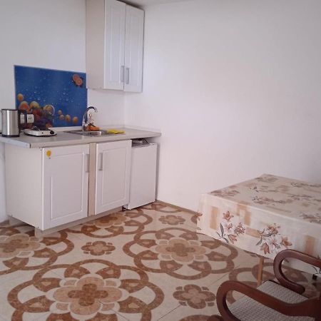 Silviya Apartment In The Center 耶烈万 外观 照片