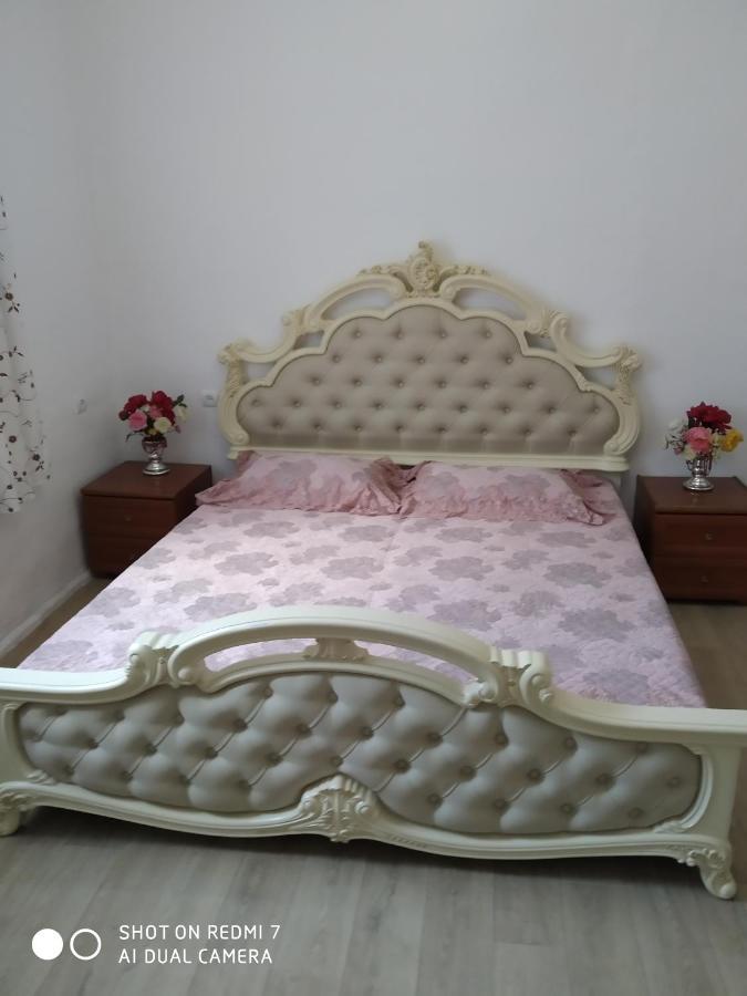 Silviya Apartment In The Center 耶烈万 外观 照片